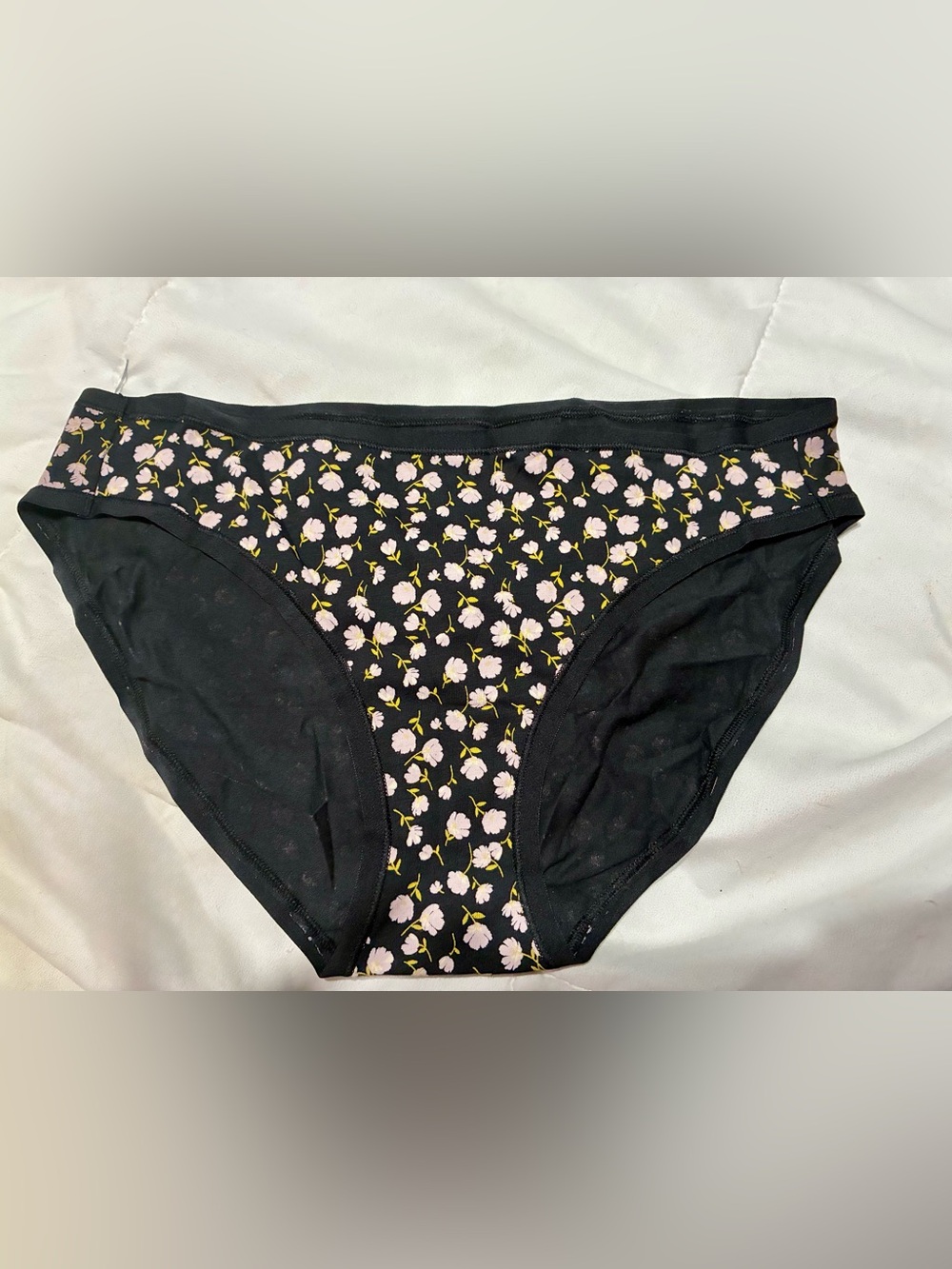 Amazon Essentials 6 Bikini Brief Pants Size M NWOT